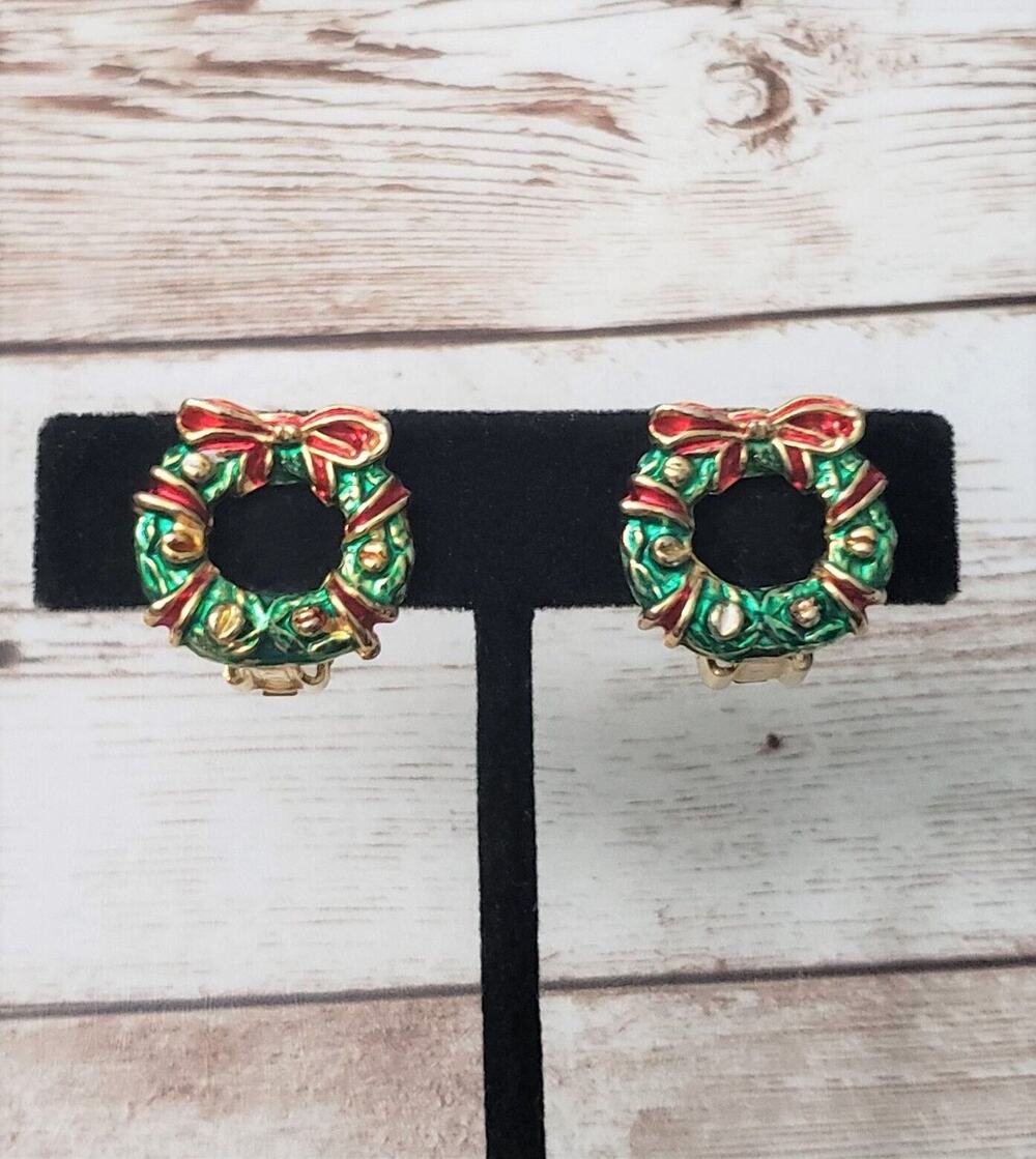Vintage Clip On Earrings Christmas Wreaths 0.75"